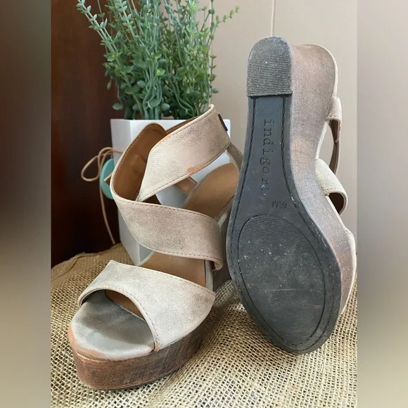 Women's Indigo Tan Wedge Sandals - Picture 2 of 7